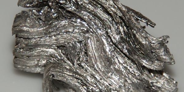 Holmium - Glanzend metaal stuk